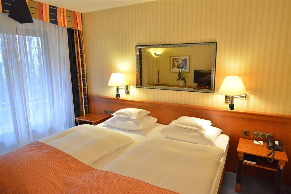 Schlosshotel Monrepos Лудвигсбург Екстериор снимка